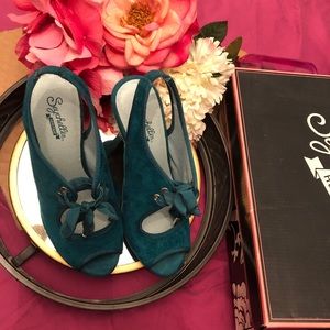 SEYCHELLES Stunning heels teal suede SZ 6.